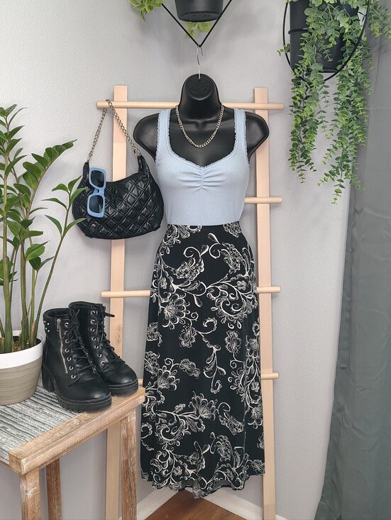croft & barrow Dresses & Skirts - croft & barrow Black Floral Midi Skirt with White Print, Size M/L